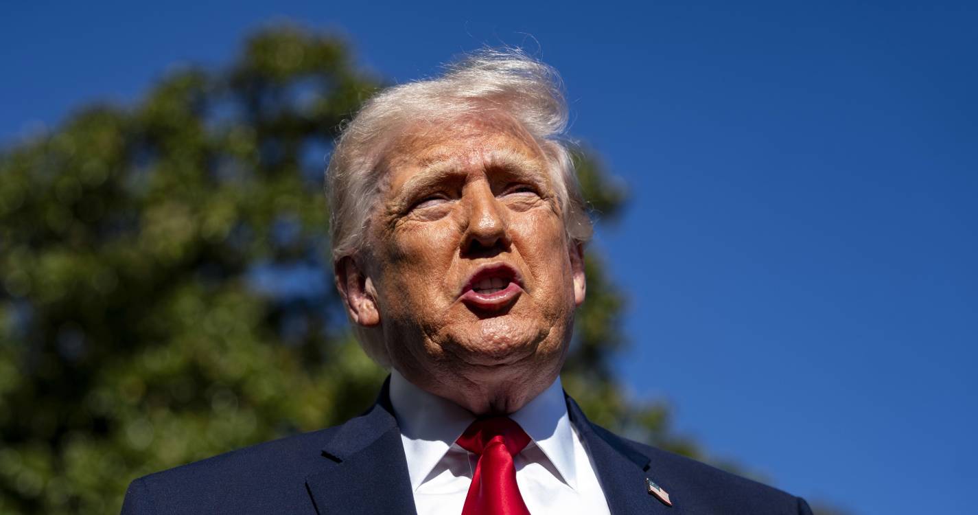 Irão: Trump ameaça bloquear Estreito de Ormuz após falta de acordo nas negociações