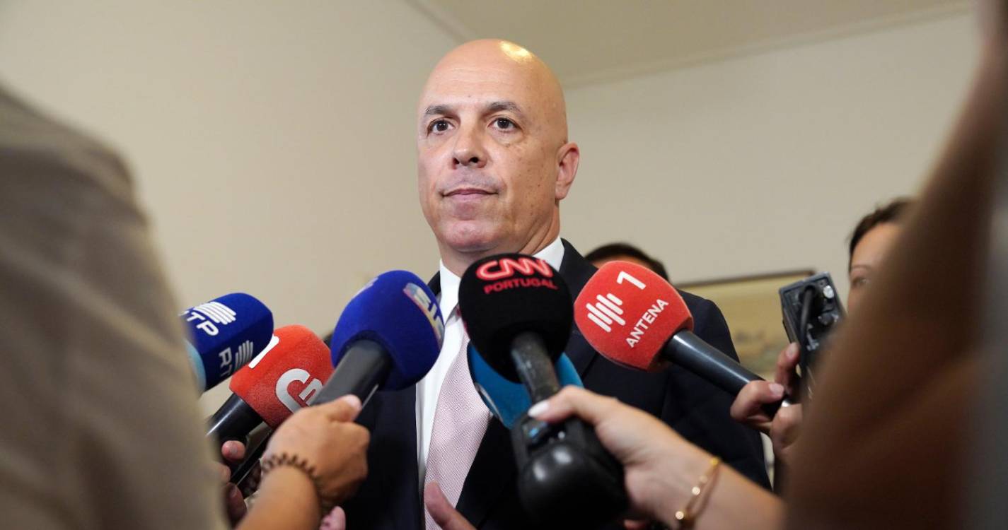 PS desafia partidos a assumir posição pela mudança ou continuidade do regime