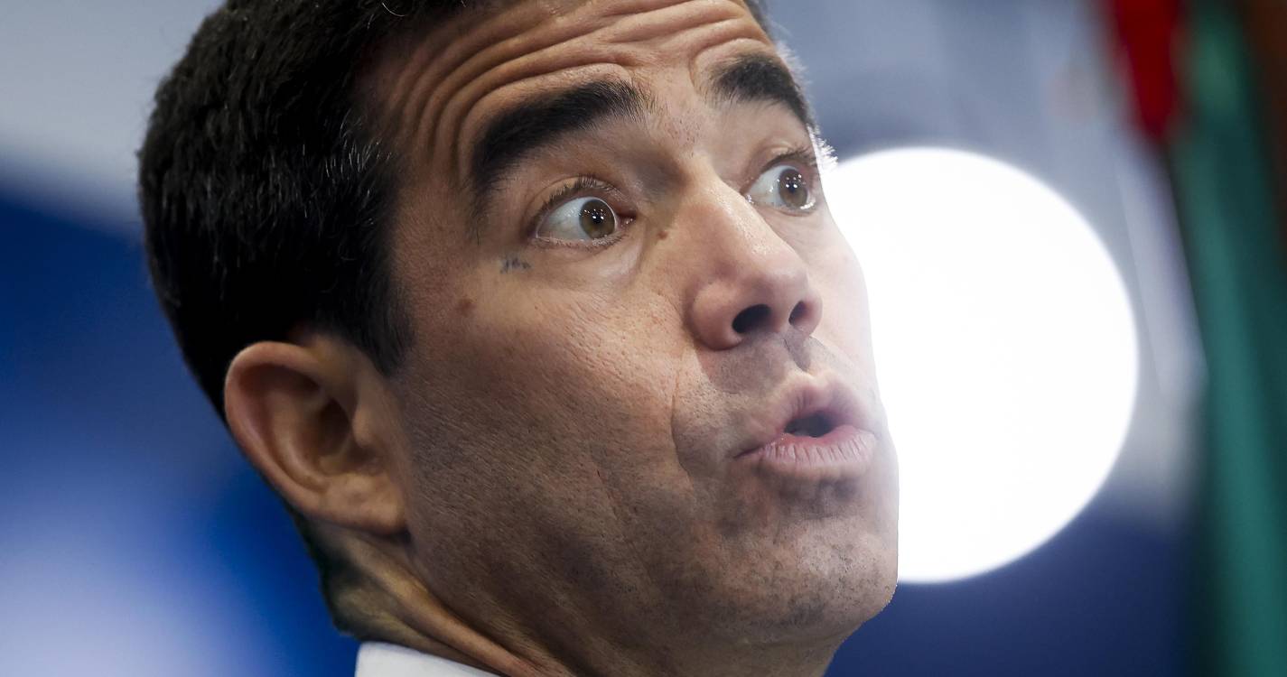 PSD: Leitão Amaro chocado com voto de Ventura que “fez chorar de alegria” líder da CGTP