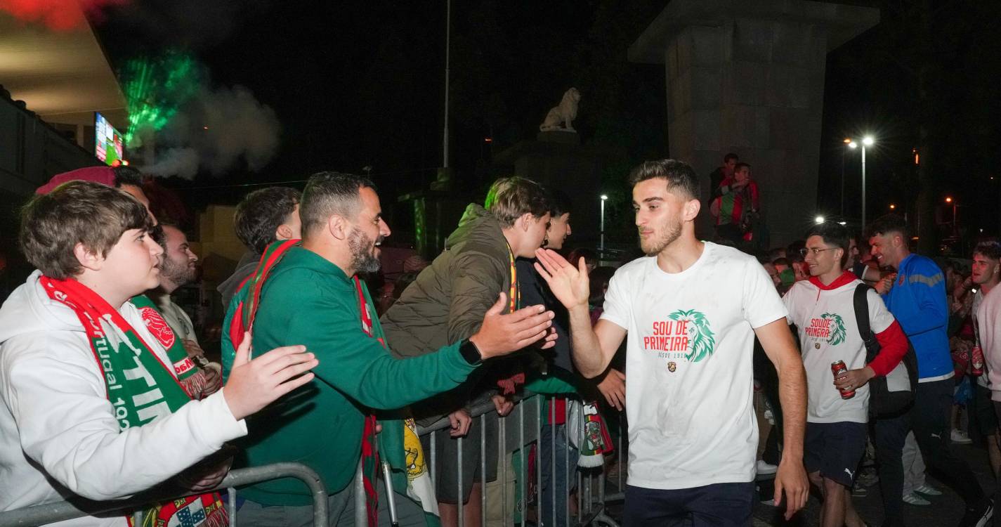 Centenas de adeptos do Marítimo festejam regresso à I Liga três anos depois. Veja as imagens