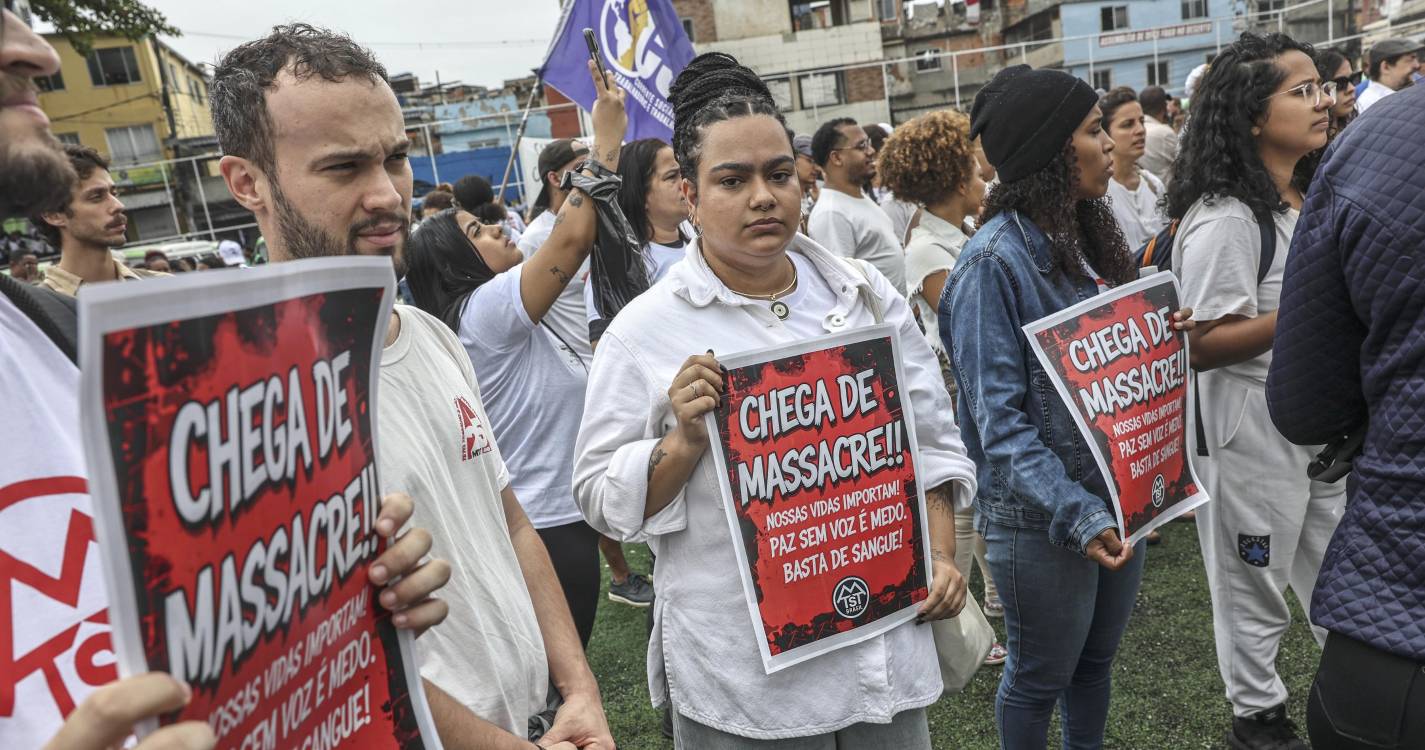 Moradores das favelas do Rio de Janeiro protestam contra “massacre policial”