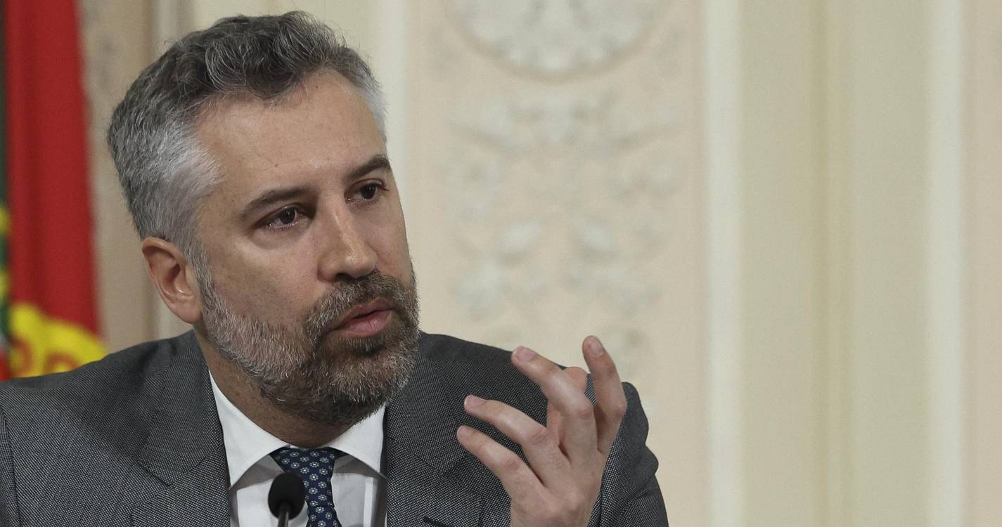 Líder do PS recusa que haja estabilidade com PM “envolto em suspeitas”