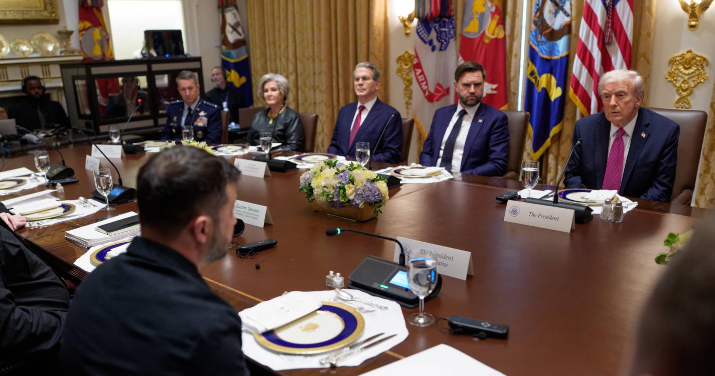 Ucrânia: Trump pressionou Zelensky a ceder Donbass à Rússia diz fonte ucraniana