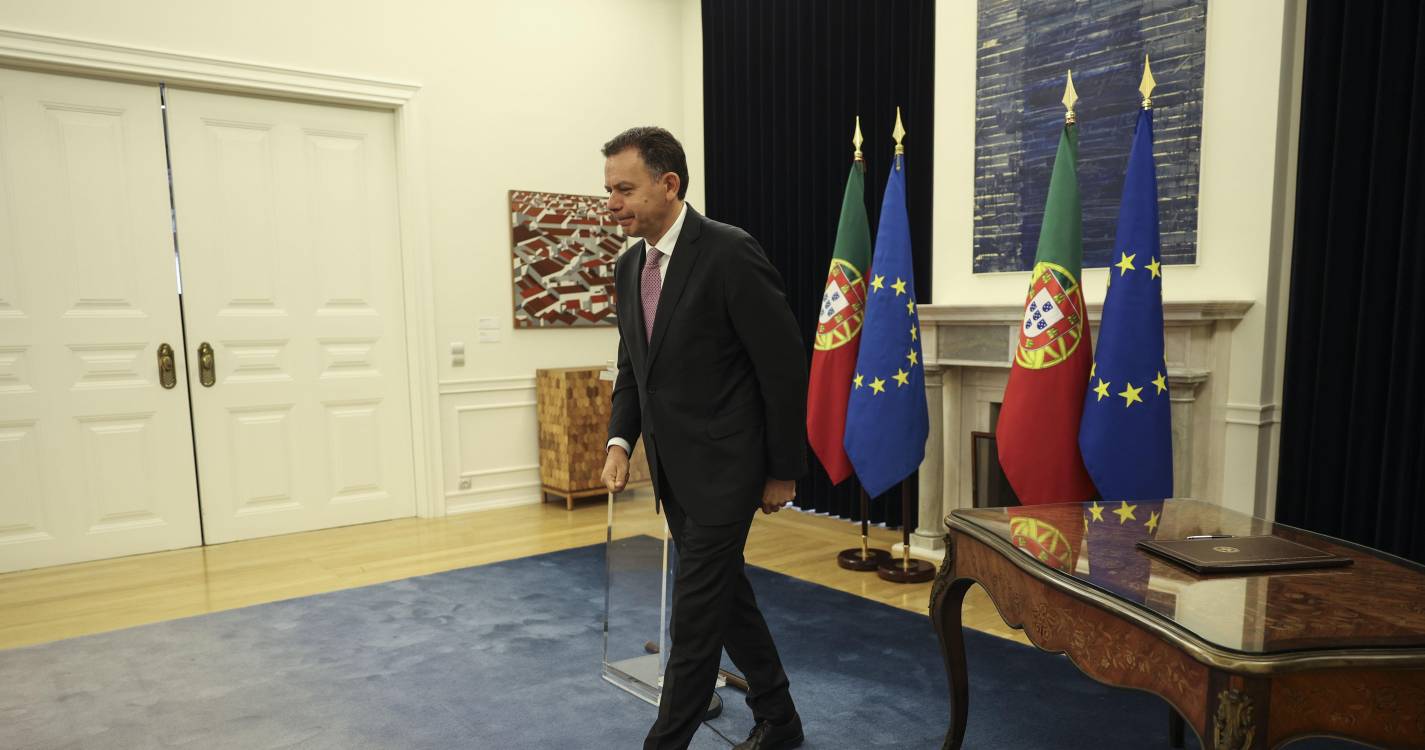 Montenegro no parlamento com debate sobre leis laborais, inflação e jornalistas