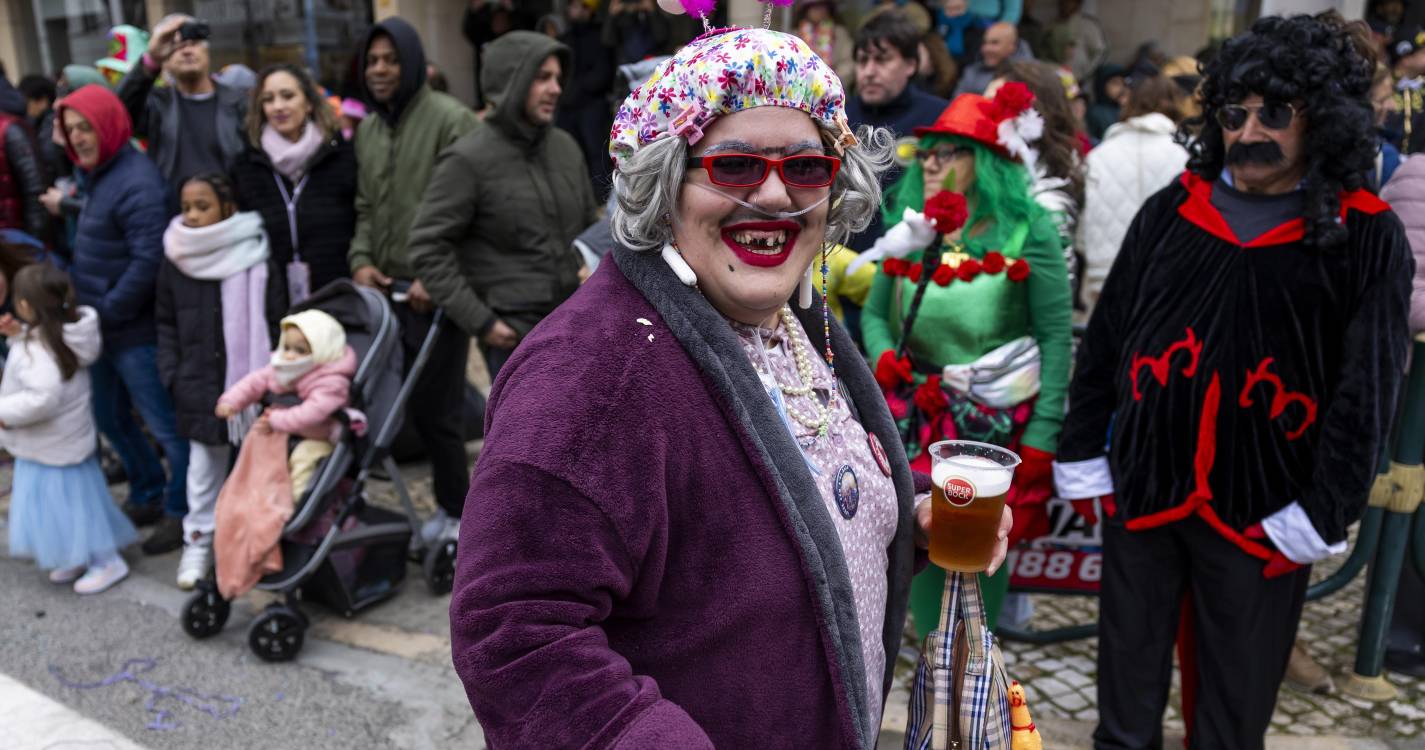 Milhares de mascarados divertem-se no Carnaval de Torres Vedras (com fotos)