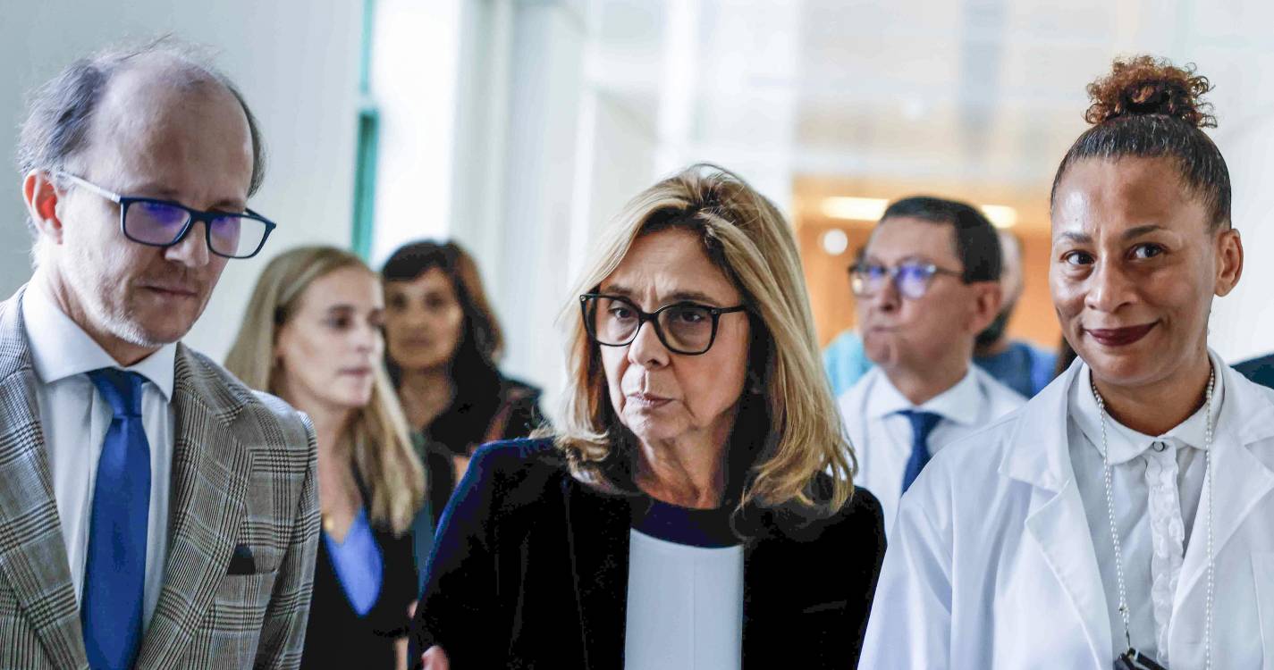 Ministra da Saúde garante que não há falta de vacinas para a gripe