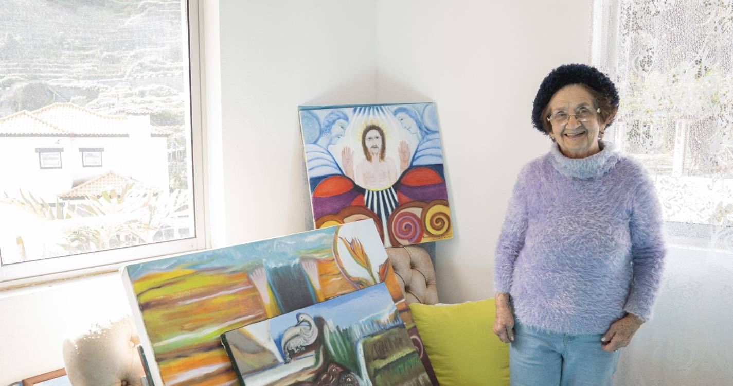 Exposição de pinturas de Fernanda Silva na Associação Crescer Sem Risco