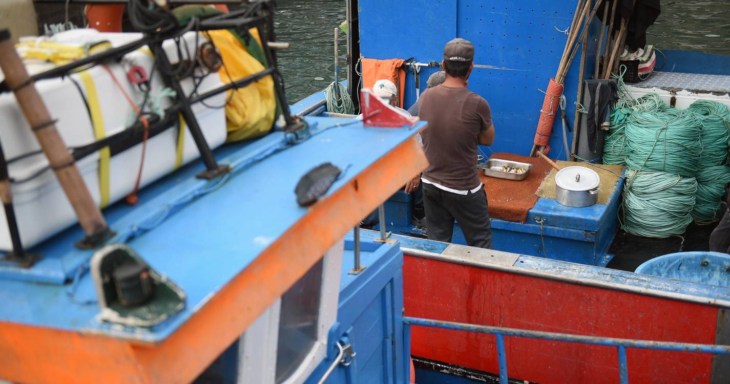 Pescado capturado aumenta, enquanto a produção em aquacultura diminui