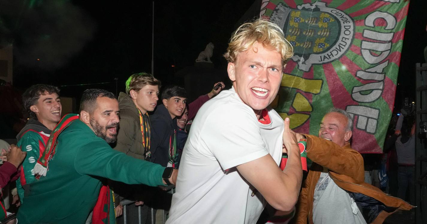 Centenas de adeptos do Marítimo festejam regresso à I Liga três anos depois. Veja as imagens