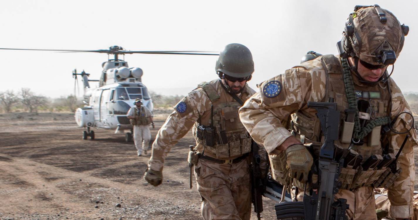 Europa terá de fazer sacrifícios para aumentar investimento na defesa, defendem analistas