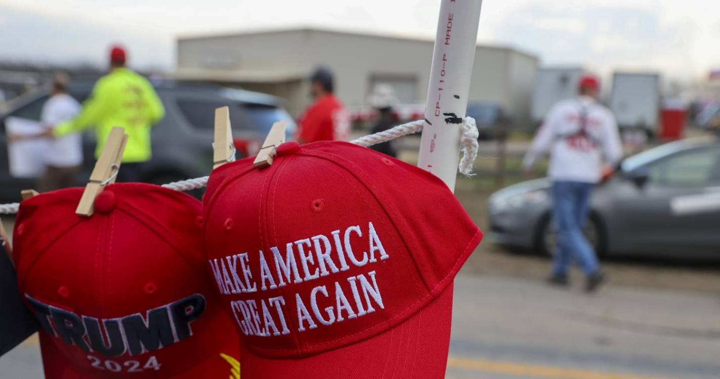 Ucrânia: Trump pede ao Congresso dos EUA para se opor a pacote de ajuda a Kiev