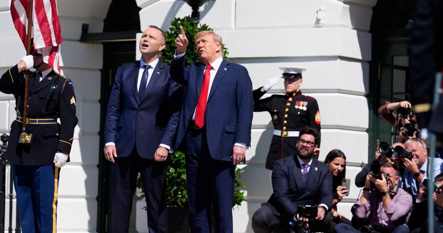 Trump disponível para aumentar presença militar dos Estados Unidos na Polónia