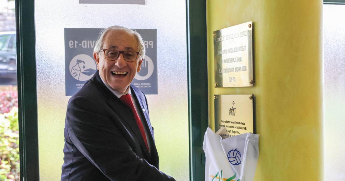 Presidente da Federação Internacional de Voleibol de visita à Madeira