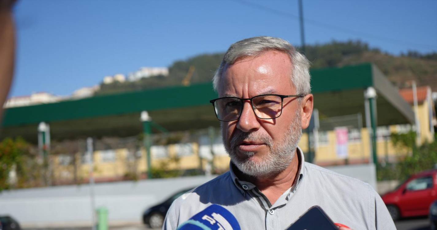 “Sobrelotação de escola coloca alunos com aulas sob alpendre”, alerta JPP