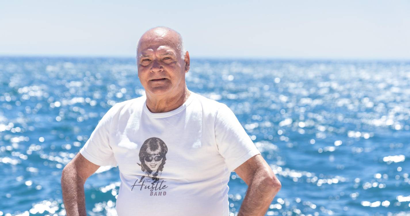 Destacou-se pelos mergulhos acrobáticos e gostava de ensinar a nadar