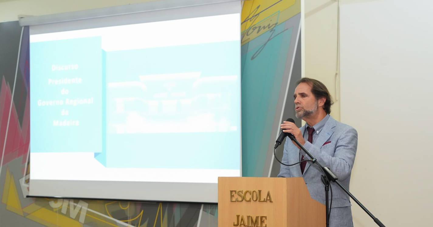 Miguel Albuquerque anuncia projeto-piloto de Inteligência Artificial em 26 escolas da Madeira