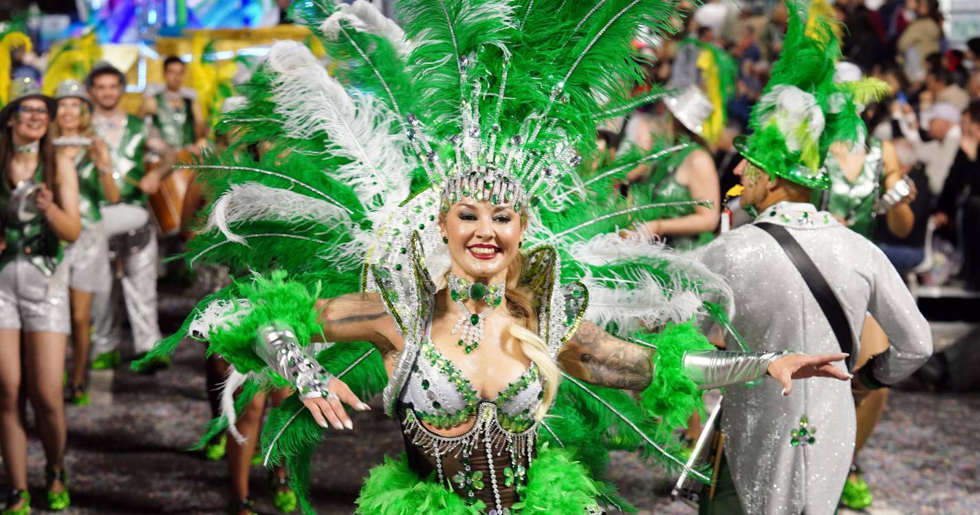Veja como foi o Carnaval na Avenida cheia de cor e brilho