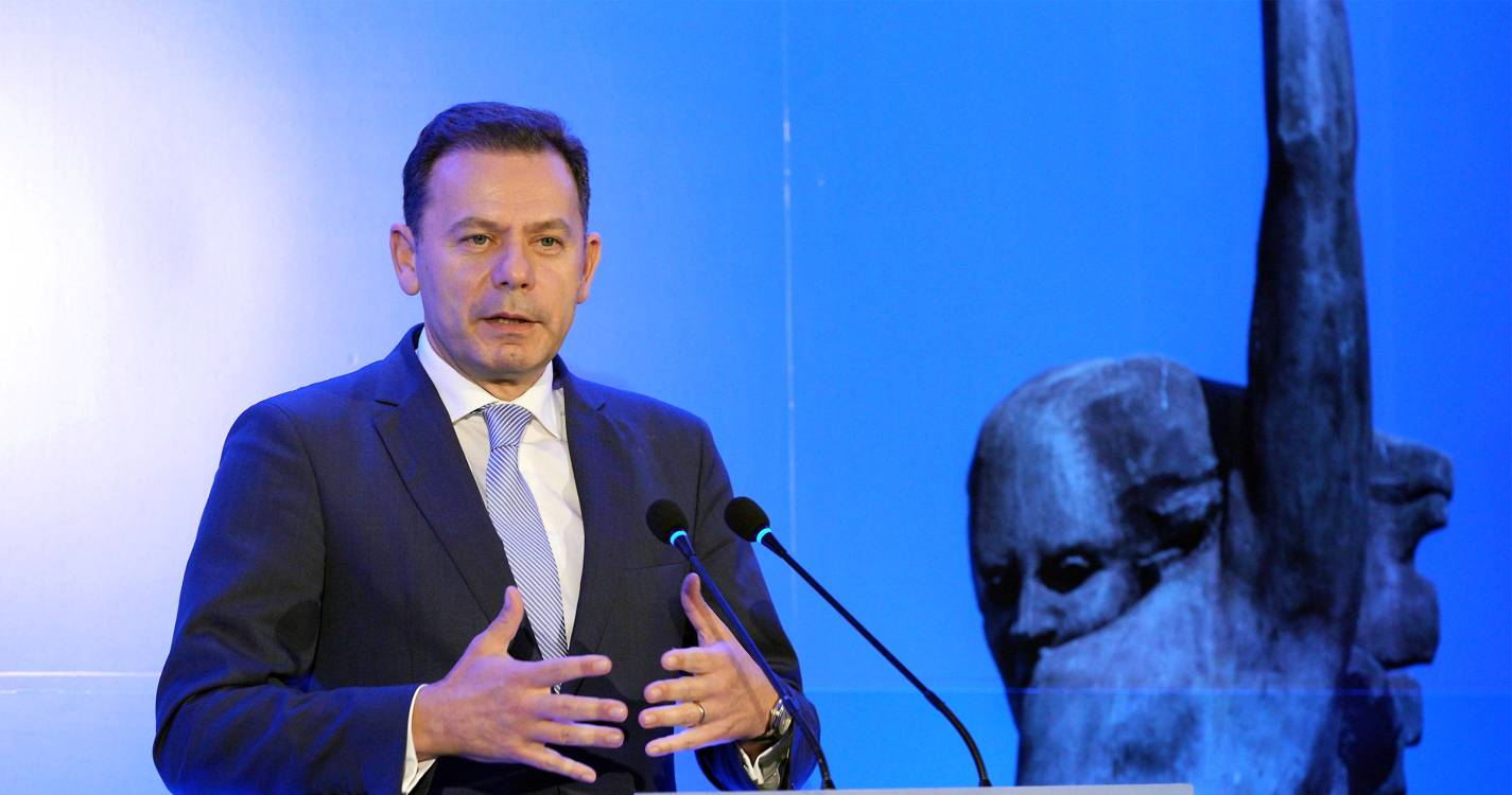 Montenegro de férias até sexta-feira é substituído por Rangel e depois por Sarmento