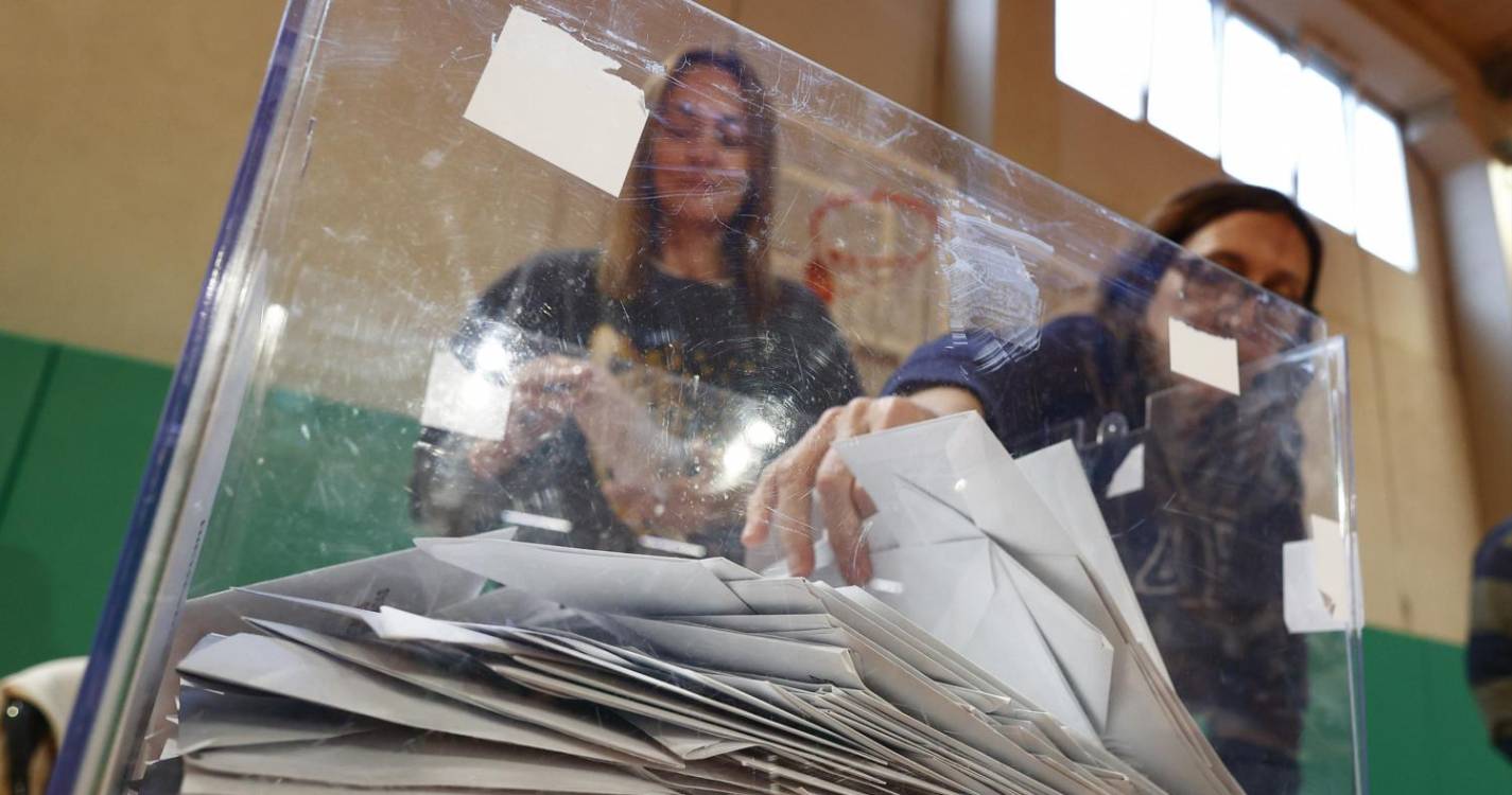 Catalunha/Eleições: Socialistas vencem, independentistas sem maioria garantida - sondagens