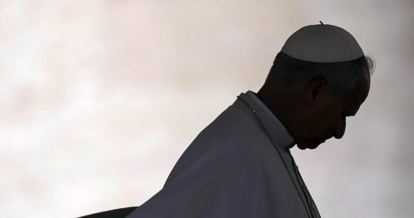 Antigo bispo forçado a demitir-se pelo papa devido a “relações” com “mulheres”