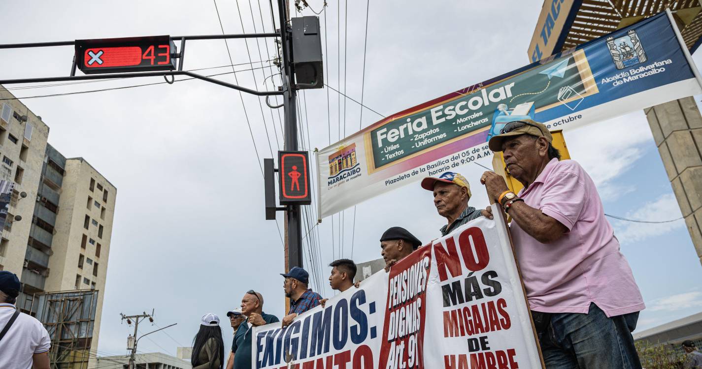 Venezuela: Polícia dispersa manifestantes com gás lacrimogéneo em Caracas
