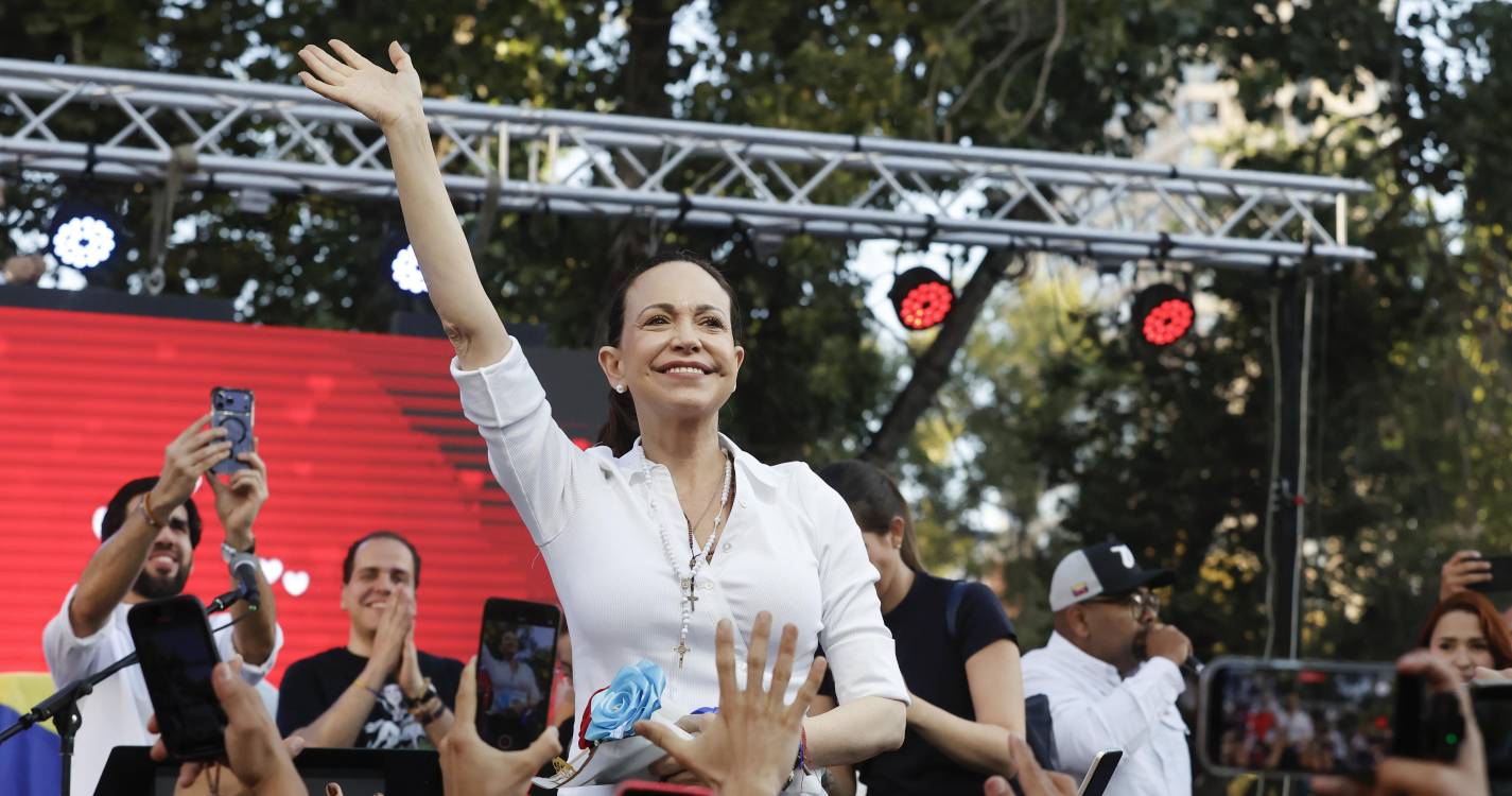 Opositora Corina Machado acusa Governo venezuelano de querer “prolongar o terror”