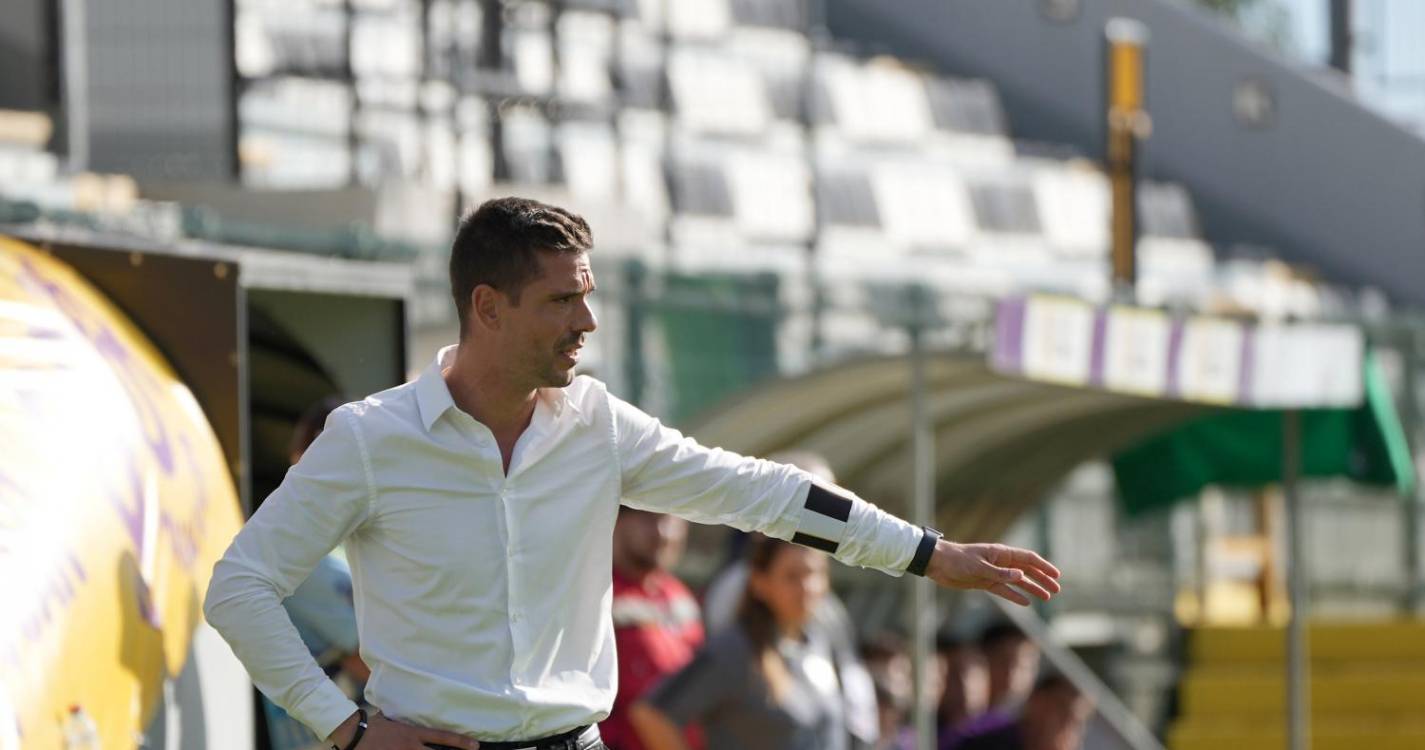 Nacional vence confortavelmente ao intervalo