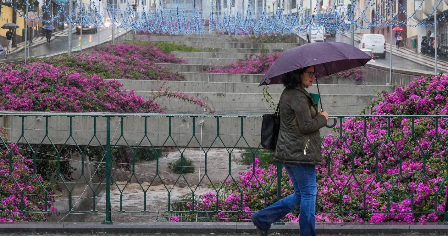 Chuva forte e trovoada deixam Região sob aviso amarelo até domingo à tarde