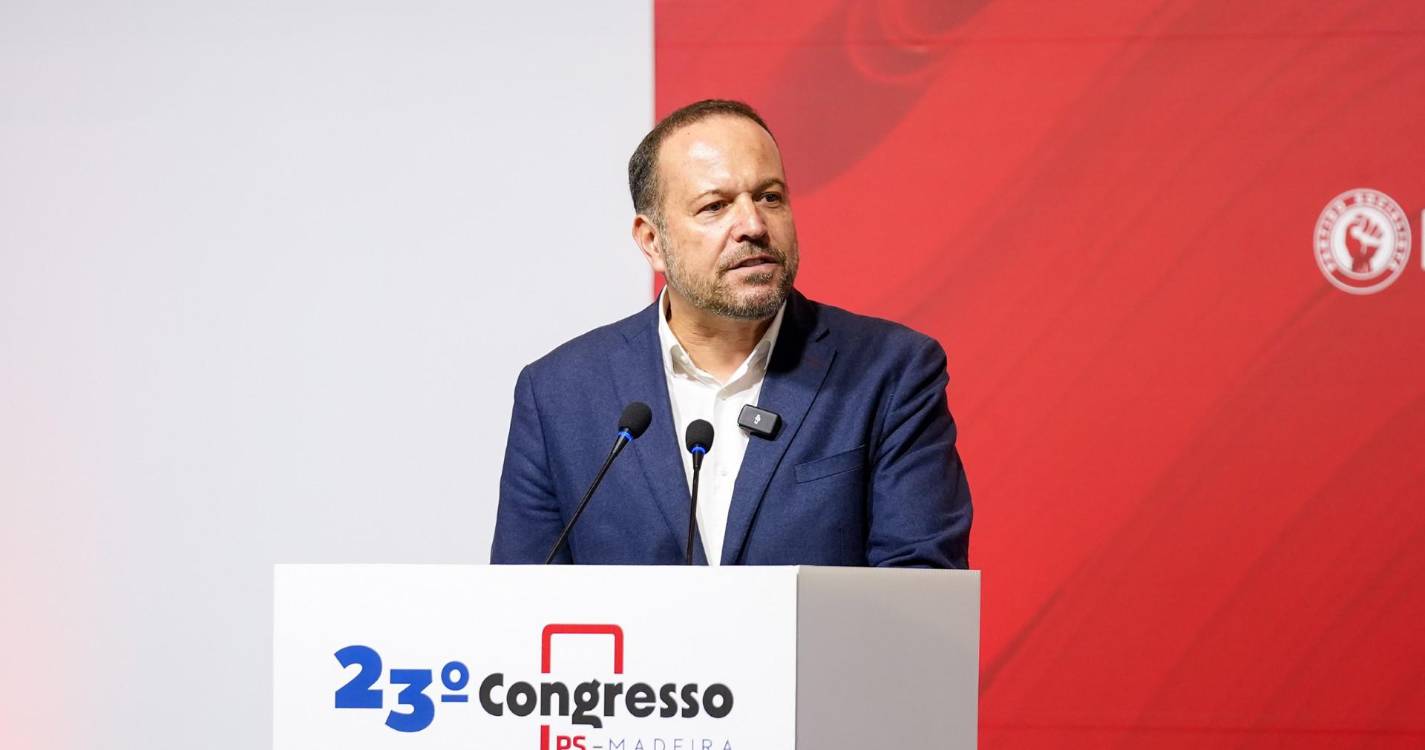 Líder do PS/Açores com duras críticas ao subsídio que discrimina madeirenses e açorianos