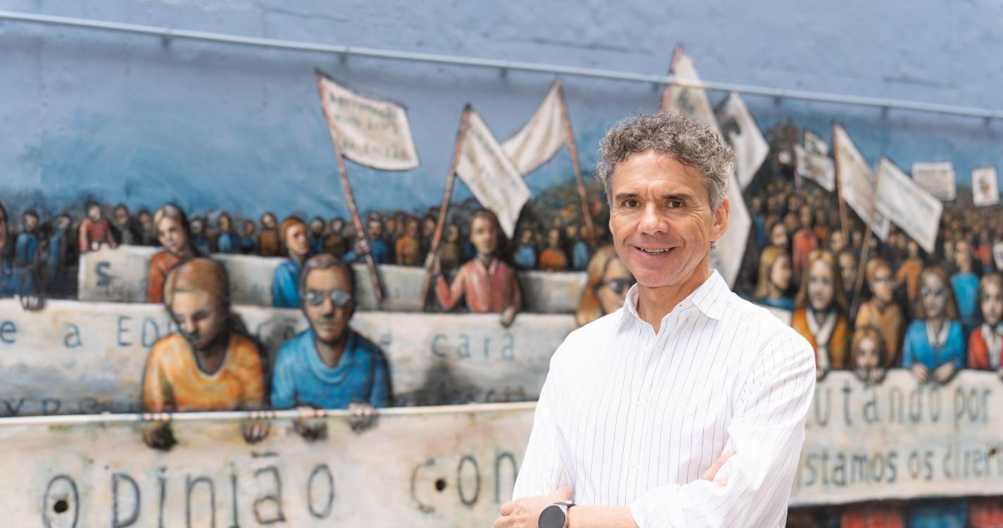 Sindicato dos professores garante que dezenas de escolas estão encerradas na Região