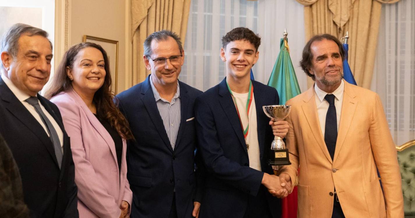 Campeão nacional de badminton Tiago Berenguer recebido na Quinta Vigia