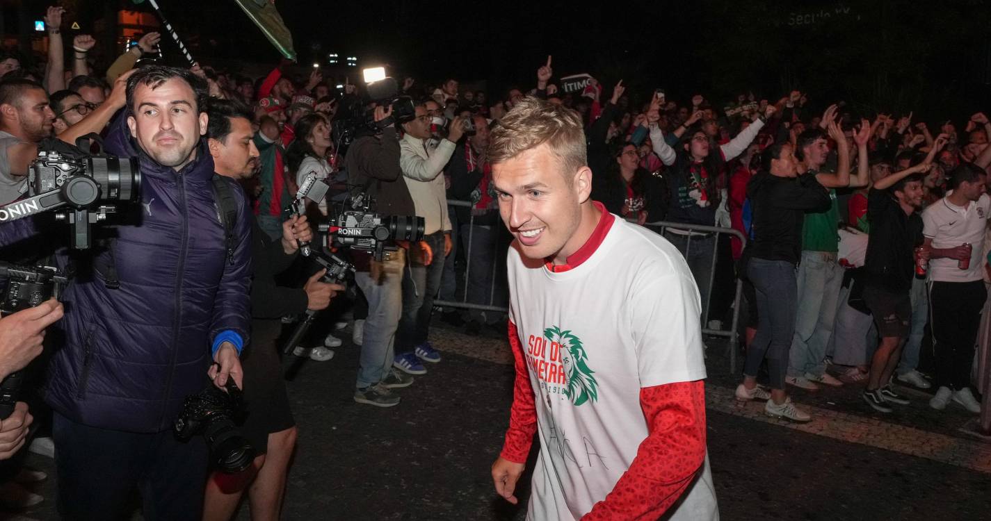 Centenas de adeptos do Marítimo festejam regresso à I Liga três anos depois. Veja as imagens