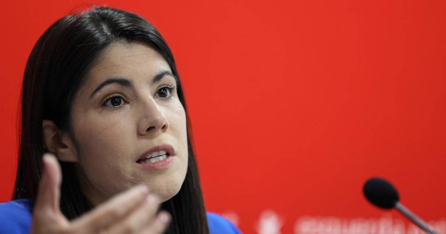 Mortágua afirma que Montenegro “despediu professores” e acusa-o de incoerência