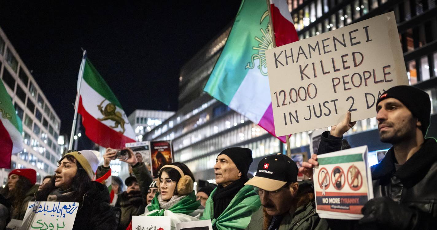 Irão: Número de mortos em protestos pode atingir vários milhares