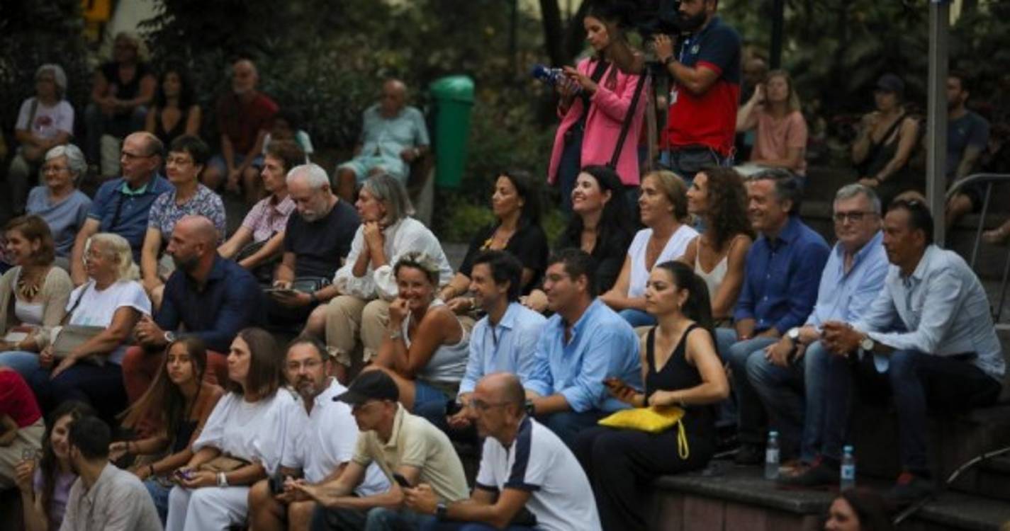 Clã e Cristina Barbosa deram espetáculo no Jardim Municipal