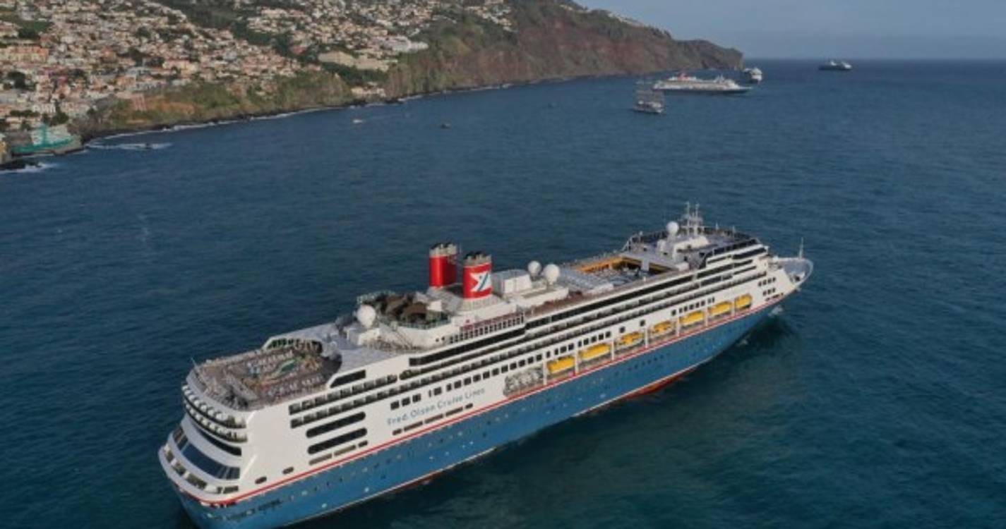 Veja de perto os navios que abrilhantam a baía do Funchal