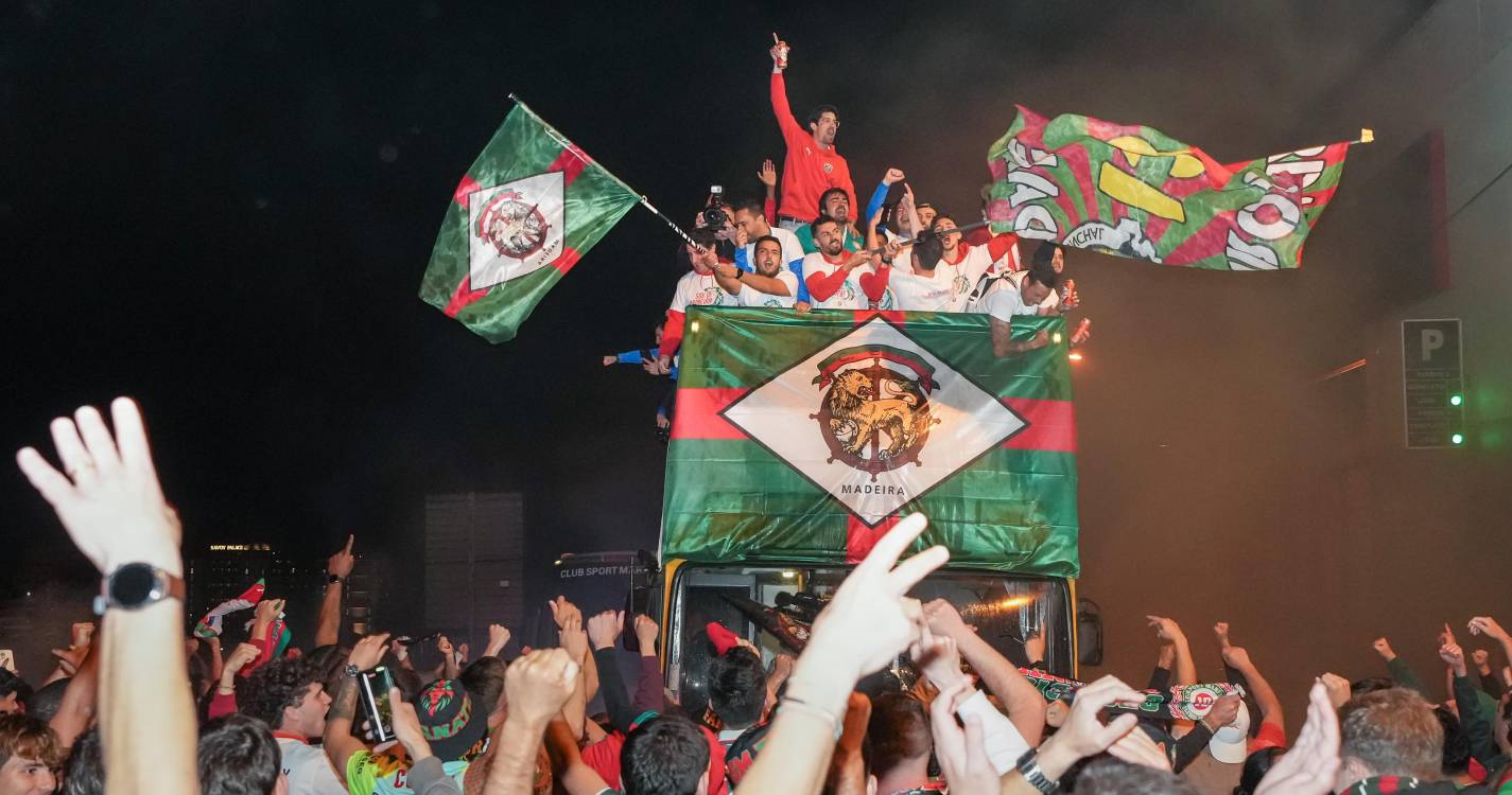 Centenas de adeptos do Marítimo festejam regresso à I Liga três anos depois. Veja as imagens