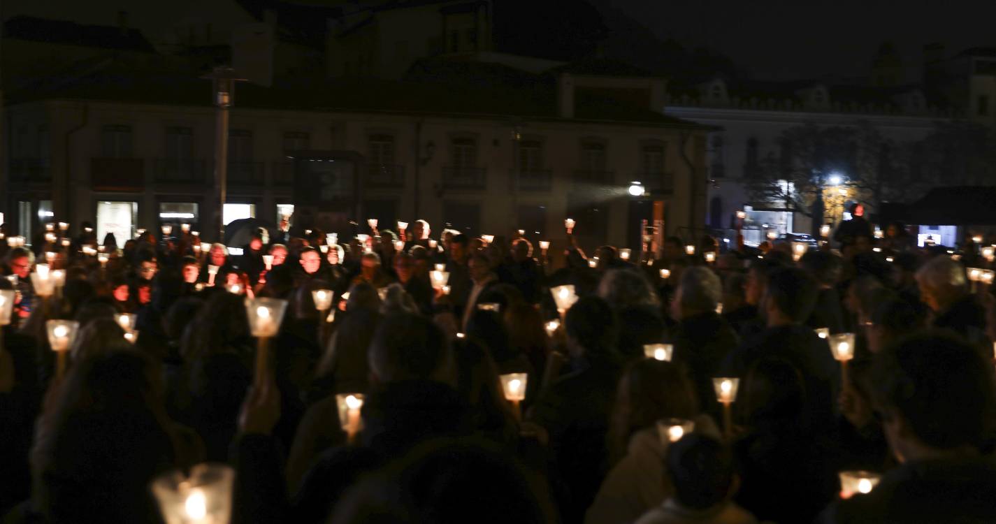 População de Leiria reúne-se em vigília em homenagem às vítimas do Kristin
