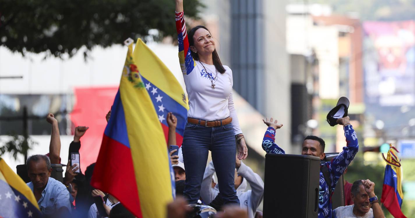 María Corina Machado grata pelo Nobel da Paz mas prémio devia ser para o povo venezuelano