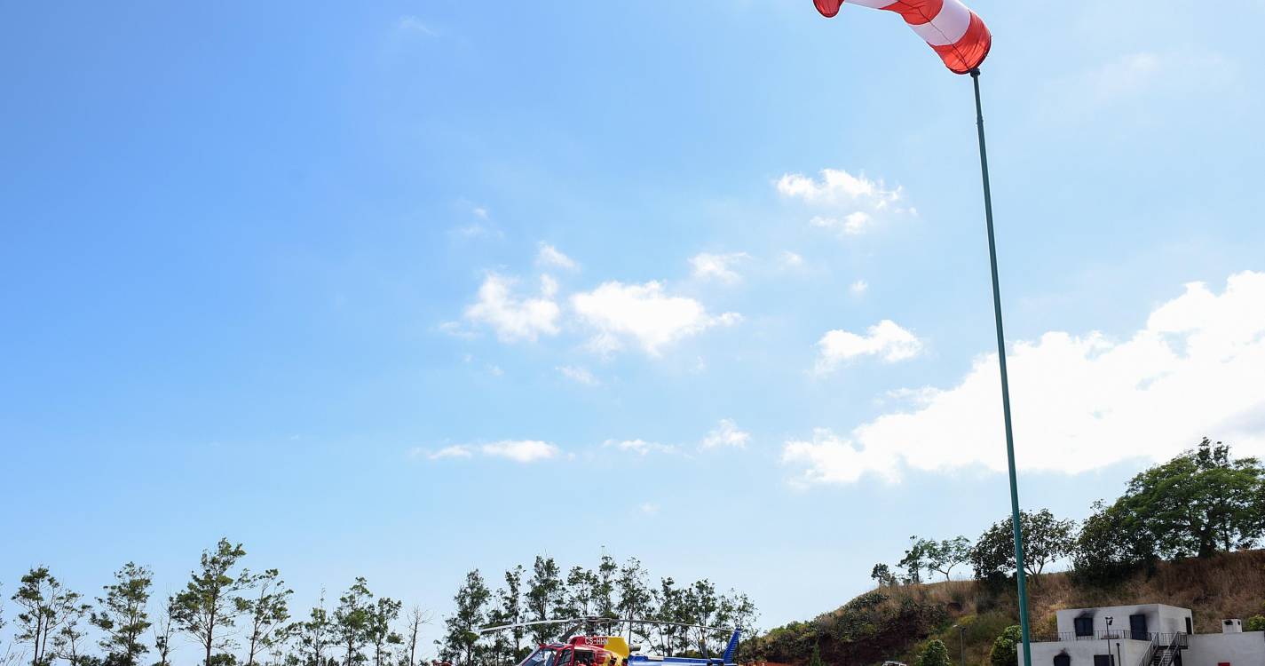 Incêndio que envolveu helicóptero e 3 corporações de bombeiros já foi extinto