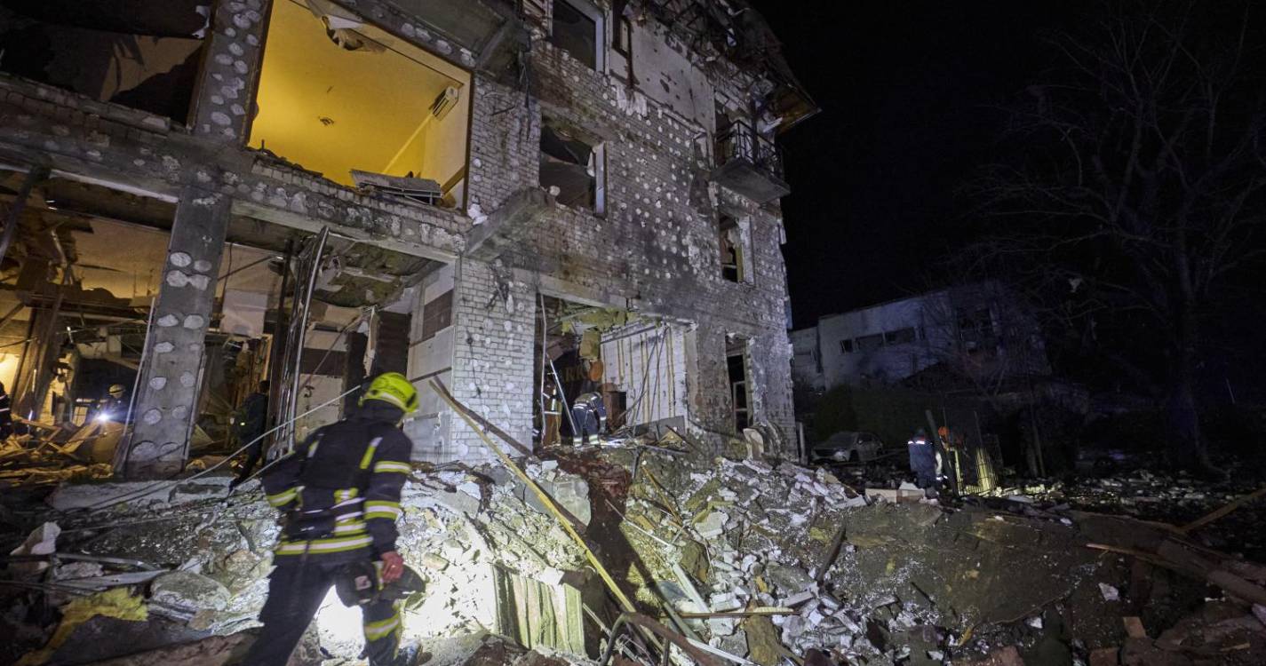 Ucrânia: Pelo menos 13 feridos em ataque russo a hotel em Kharkiv