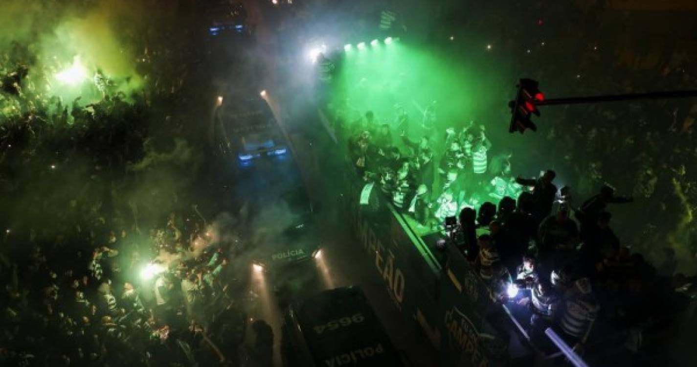 Veja como foi a chegada do autocarro do Sporting ao Marquês (com fotos)