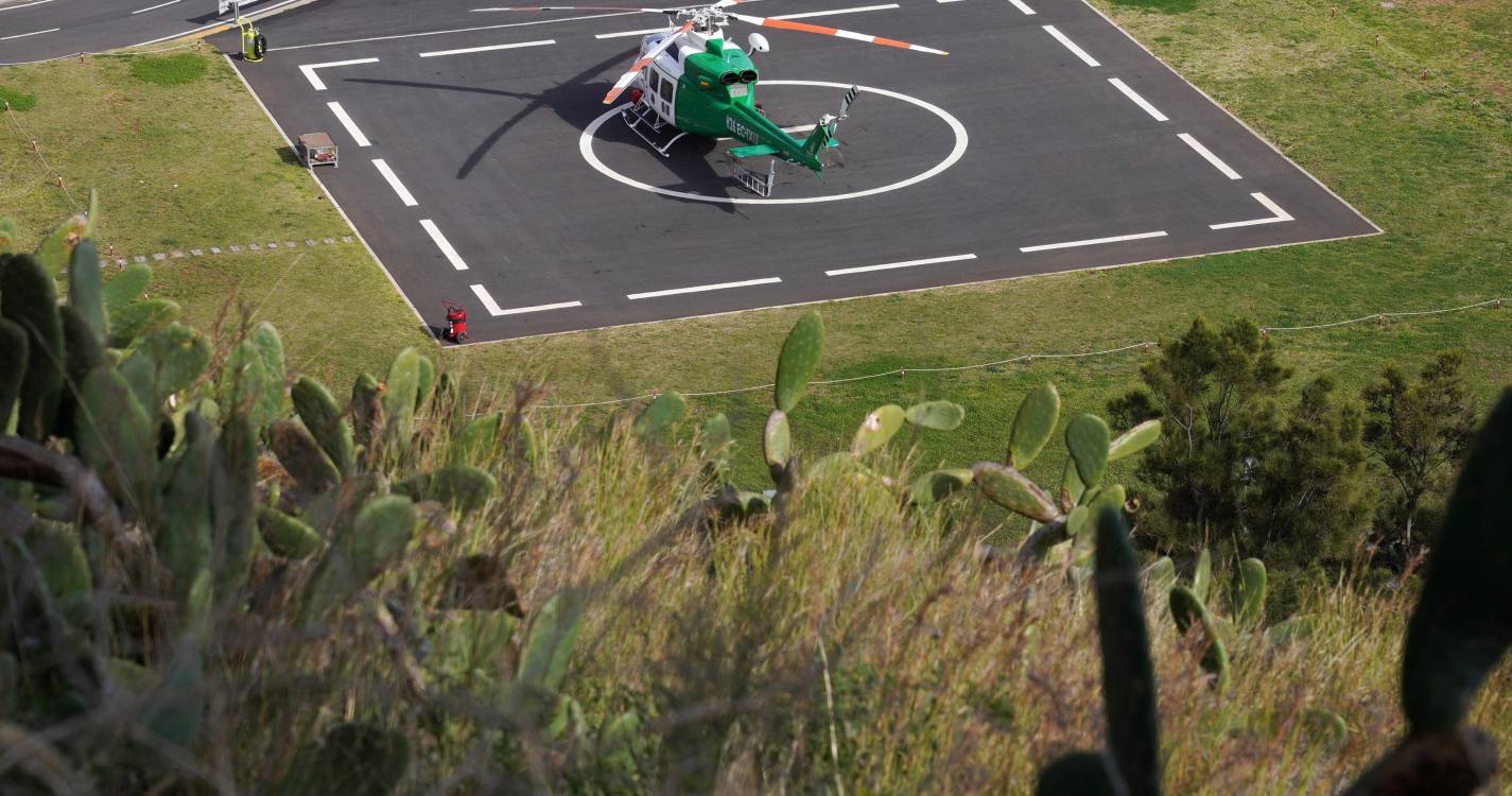 Meio aéreo e bombeiros destacados para suspeita de fogo na Ribeira Brava