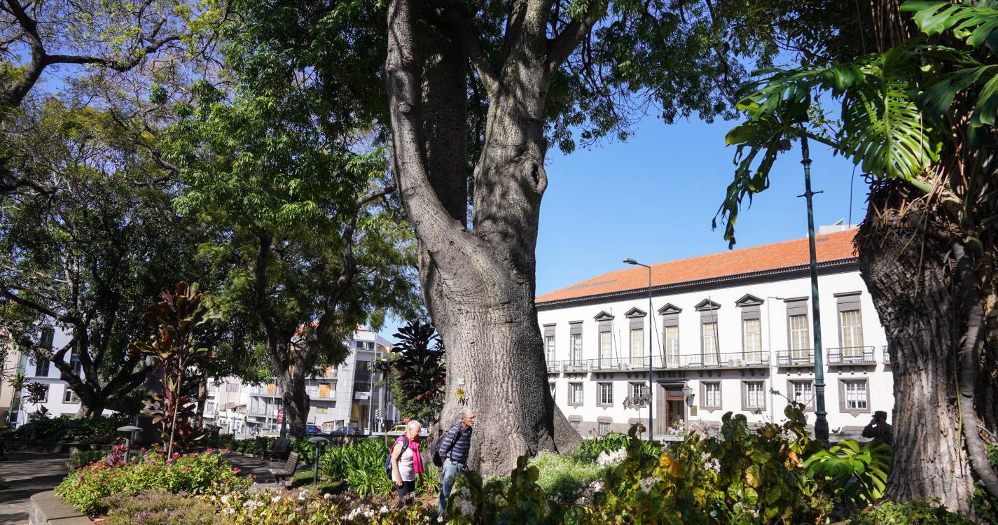Homem acometido de doença súbita no jardim do Campo da Barca