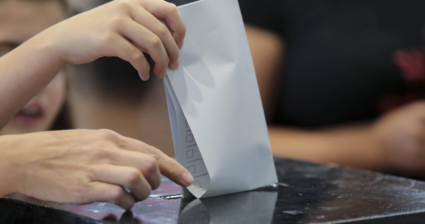 Alemanha/Eleições: Eleitores sem grandes ilusões, mas preocupados com a extrema-direita