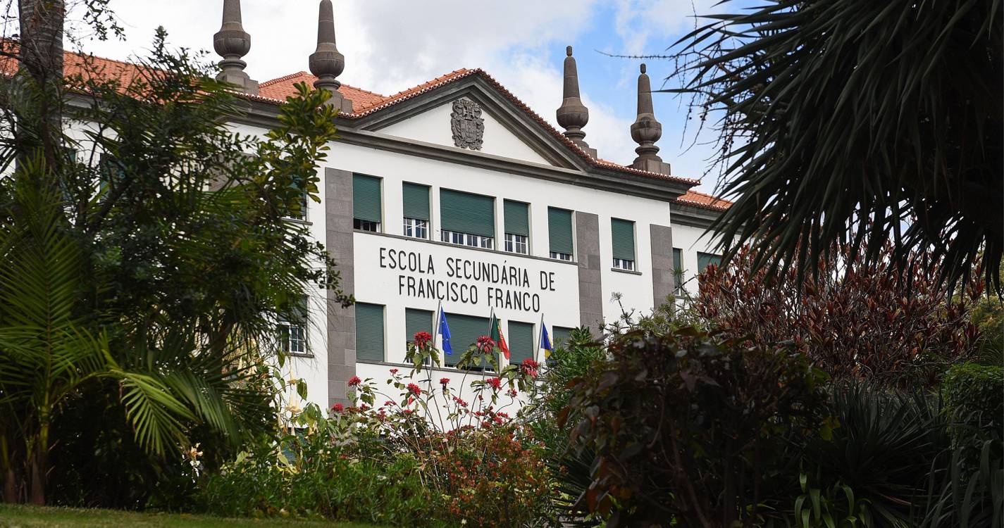 Simulacro de incêndio na Francisco Franco junta duas corporações de bombeiros