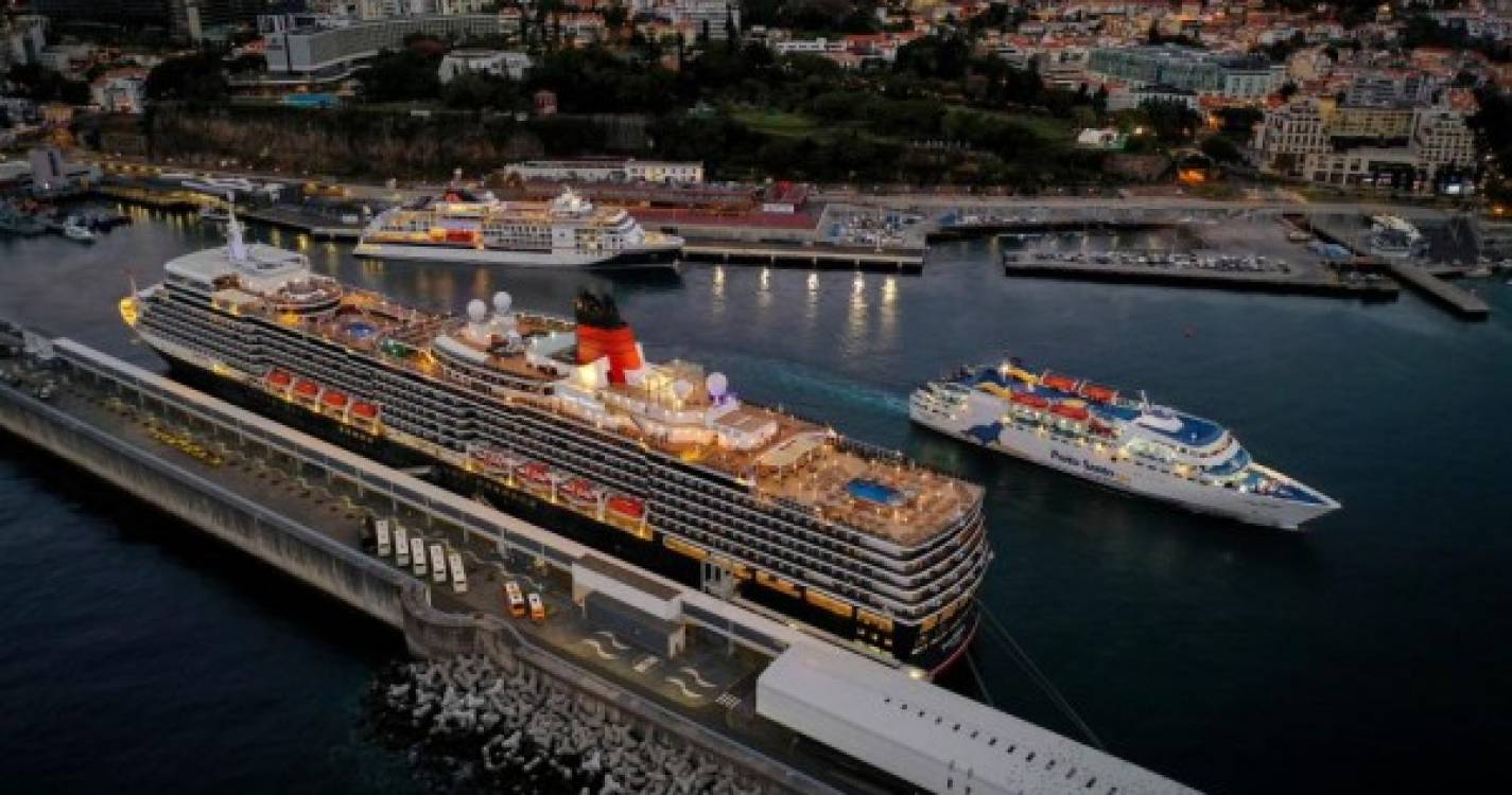 Navio de cruzeiro ‘Hanseatic Inspiration’ emoldura Porto do Funchal ao lado de ‘Queen Elizabeth’ (com fotos)