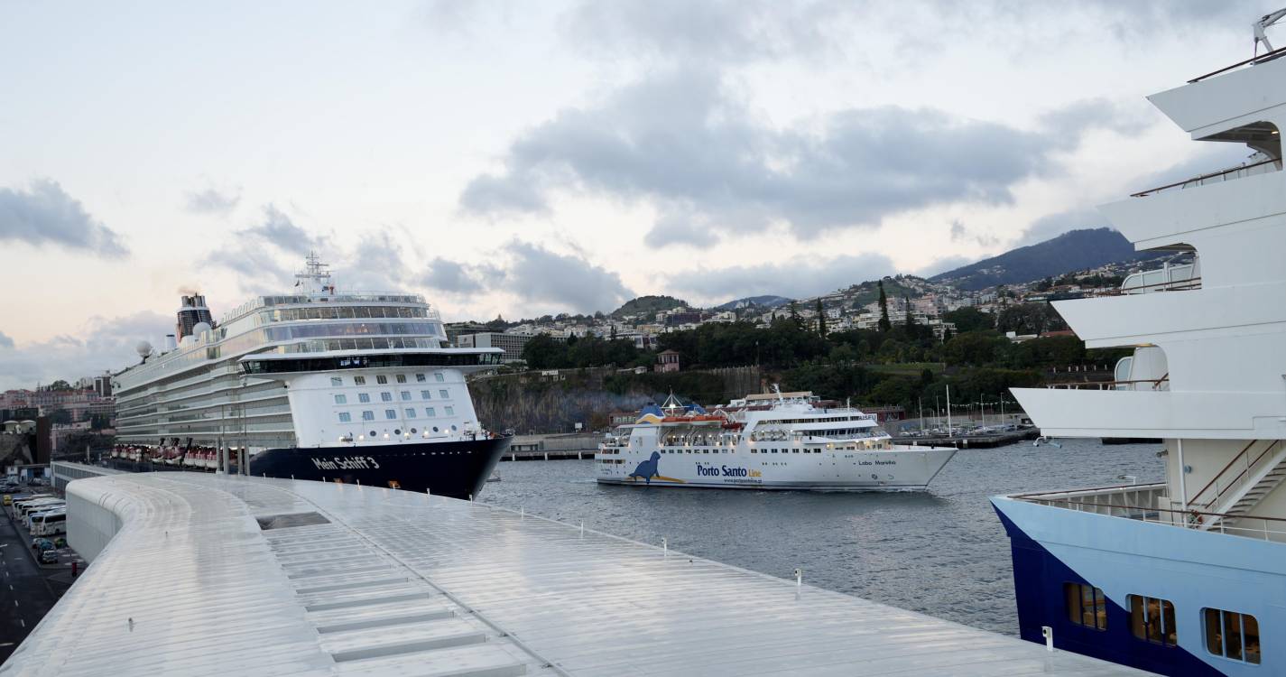 Navio ‘Mein Schiff 3’ traz 2.400 passageiros para passar a noite na Pérola do Atlântico