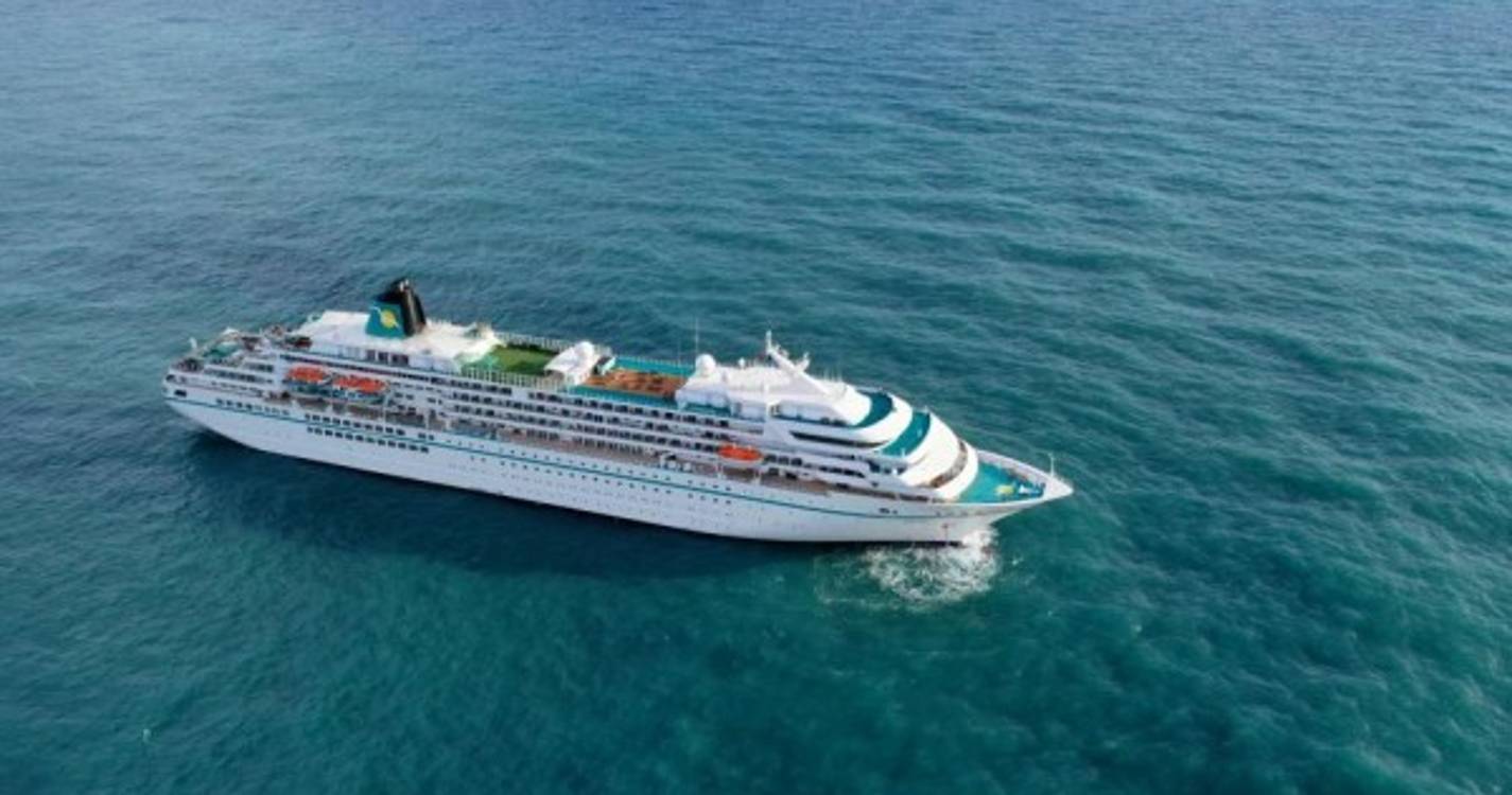 Veja de perto os navios que abrilhantam a baía do Funchal