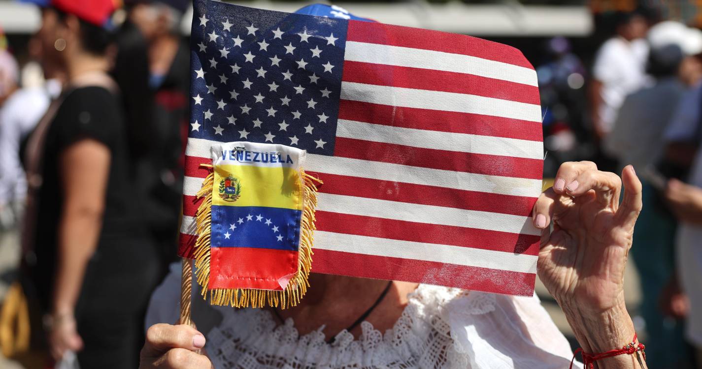 Venezuelanos marcharam em Caracas para pedir liberdade para Nicolás Maduro